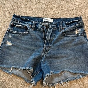 Women’s Abercrombie midrise boyfriend short size27
